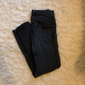 BDG MOM HIGH RISE JEANS (size 24)
